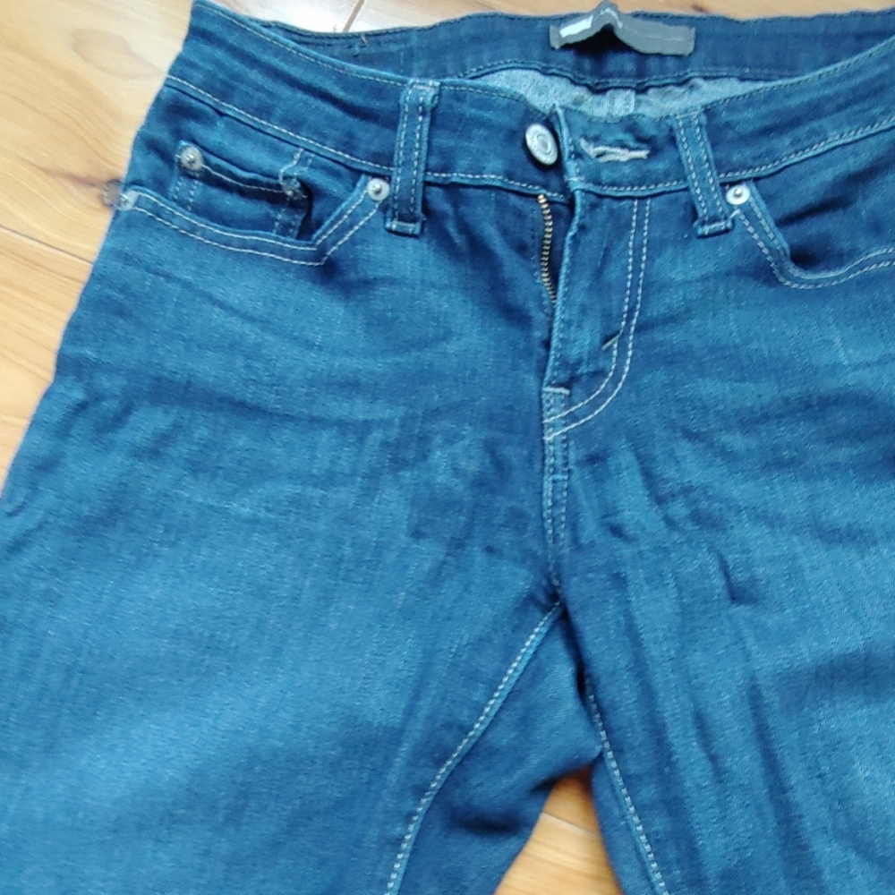 Levis - Picture 3 of 5